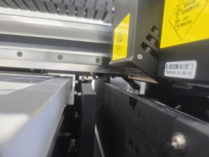 빛 반사 소재에 인쇄하면 노즐이 막히나요